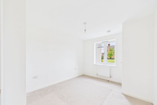 4 Ridge Close, Cheltenham photo 3