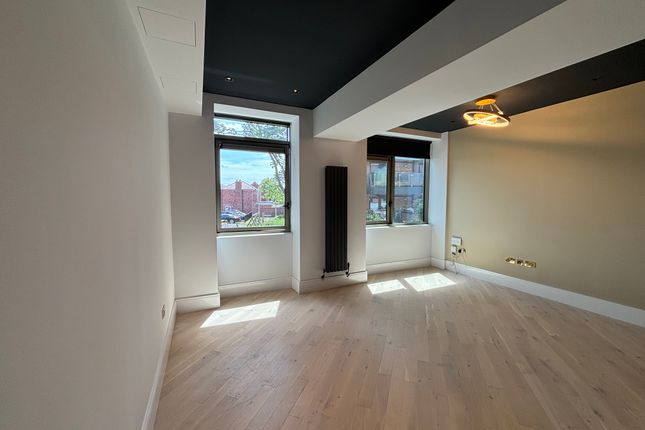 FLAT 25, High Road, London photo 3