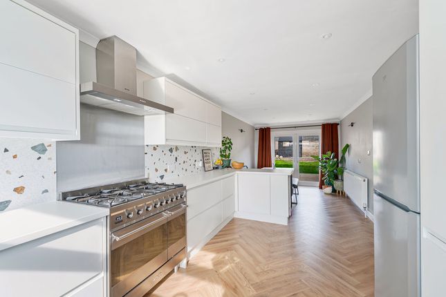 25, Manor Valley, Weston-Super-Mare photo 2