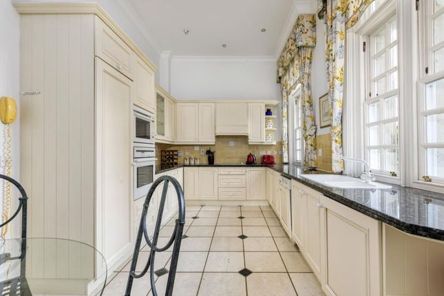 34, Holloway Drive, Virginia Water photo 3