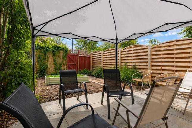 70, Hackney Close, Borehamwood photo 4