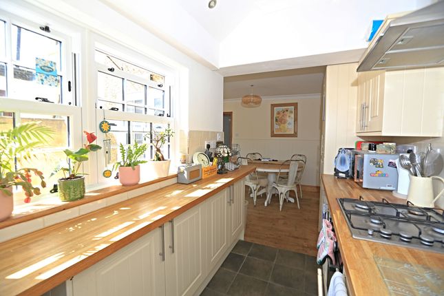 14 The Street, Oare, Faversham photo 4