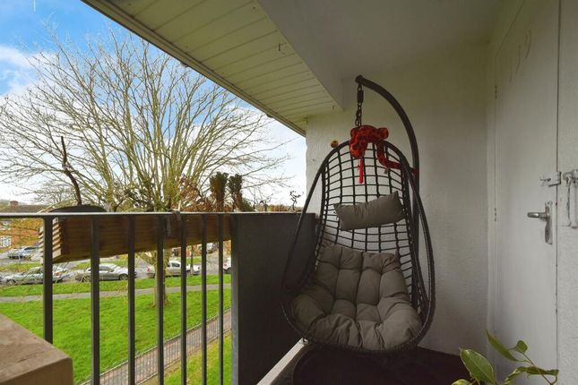 139, Welcombe Avenue, Swindon photo 3