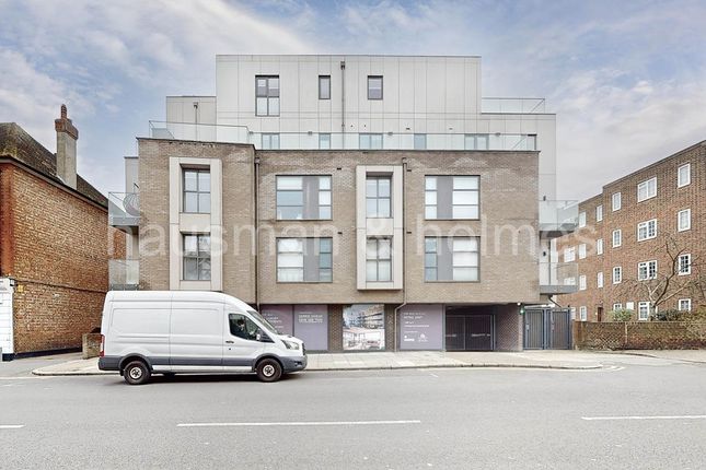 Flat for sale in Brent Street, London