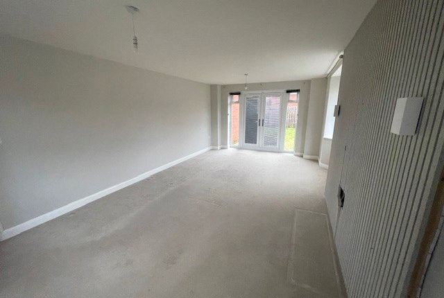 3, Cotcliffe Way, Middlesbrough photo 3