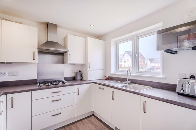 47, Station View, Broxburn photo 2