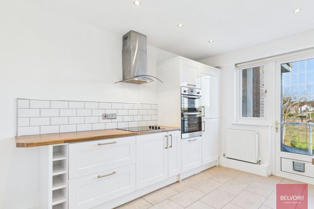 8, Brynfield Court, Swansea photo 3