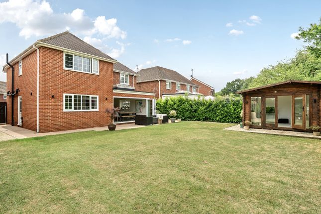 11, Ash Combe, Godalming photo 4
