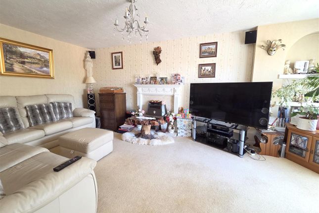 44, Santa Maria Way, Stourport-On-Severn photo 4