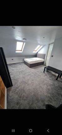 Studio flat on Seymer Road, Romford, £800/mo