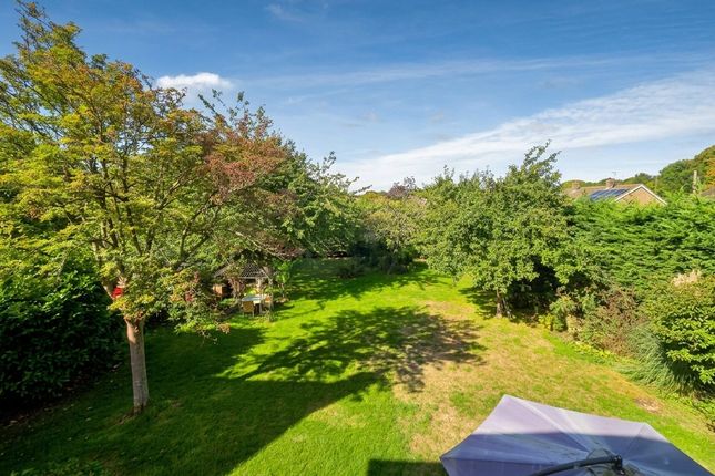 5, Priory Wood, HALSTEAD photo 3