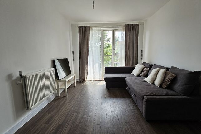 Flat Flat 11, 127, Connersville Way, Croydon photo 3