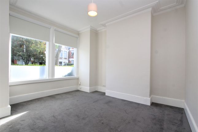 Flat to rent in Princes Avenue, Alexandra Palace, London