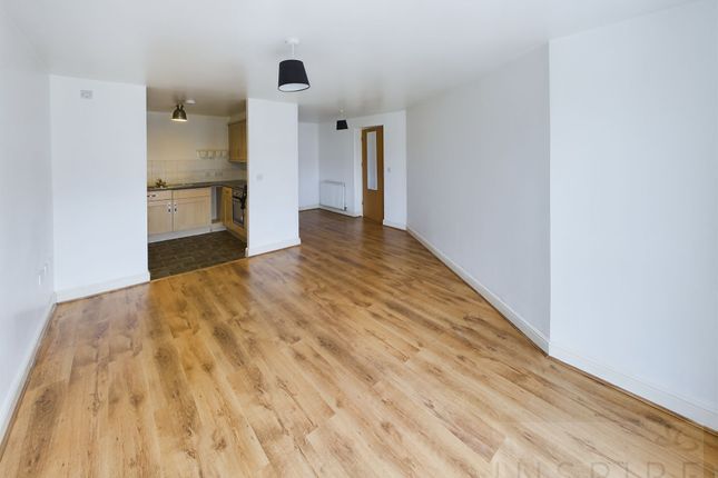 Flat 17, Howlands Court, Crawley photo 2