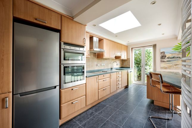 19, Godfries Close, Welwyn photo 2
