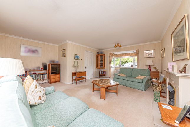 24 Huntsmans Meadow, Ascot photo 3