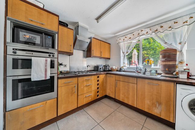 25 Bywater Place, London photo 3