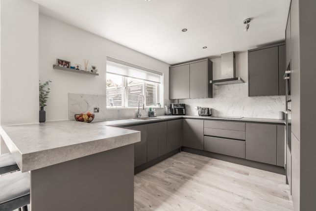 2 Carnet Close, Crayford, Kent photo 4