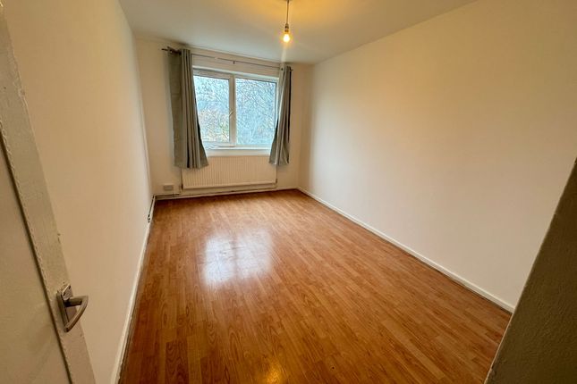 33 Wyllen Close, Wyllen Close, London photo 5