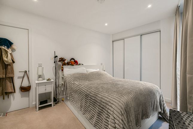 Flat 18, Liberty House,, Station Road North, Surrey photo 4