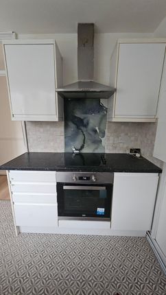 7, Sandford Close, London photo 3