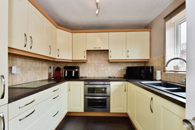 2, Nether Oak Close, Sheffield photo 3