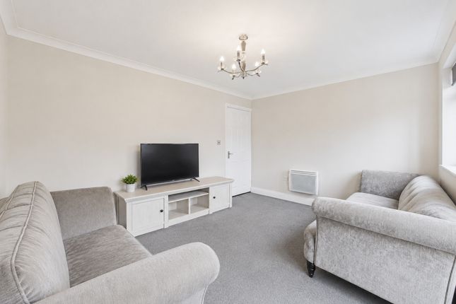 Flat 6a, Pine Close, Canvey Island photo 3