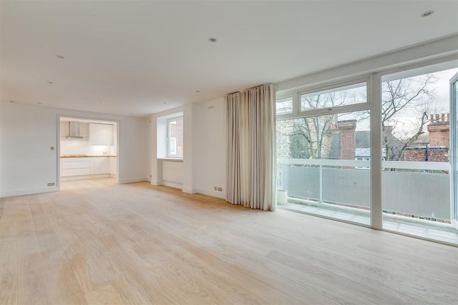 Flat for sale in Kingfisher House, Melbury Road