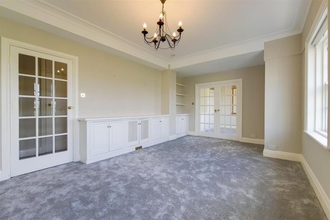 32, OVINGTON COURT, BROMPTON ROAD, London photo 2