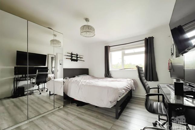 17 Park Road, Potters Bar photo 3