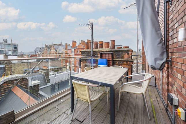 Flat to rent in New Row, Covent Garden, London