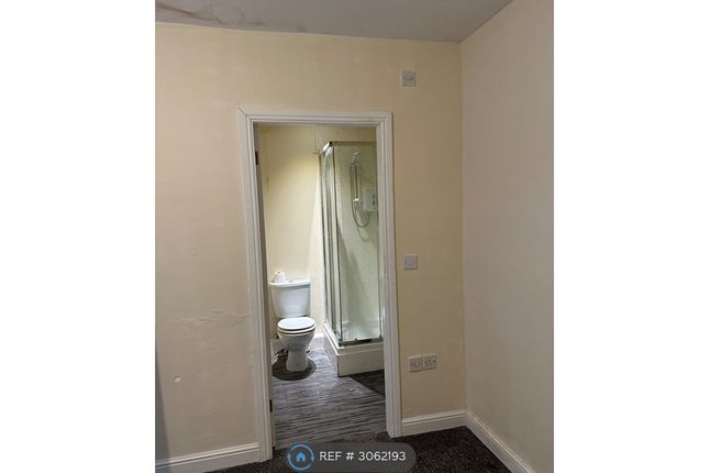 Flat, Stonehall Rd Eccleshill, Bradford photo 5