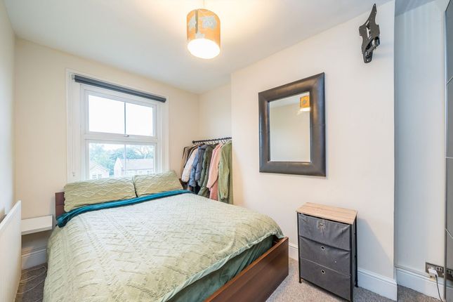 Flat 5, 116, Oldfield Road, Hampton photo 4