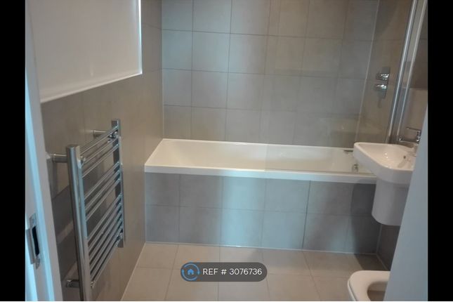 Bath Road, Slough photo 2