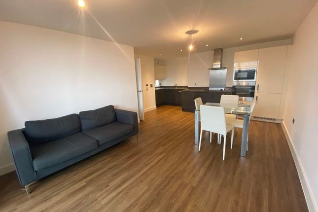 38F Lindsay Court, Loampit Vale, London photo 3