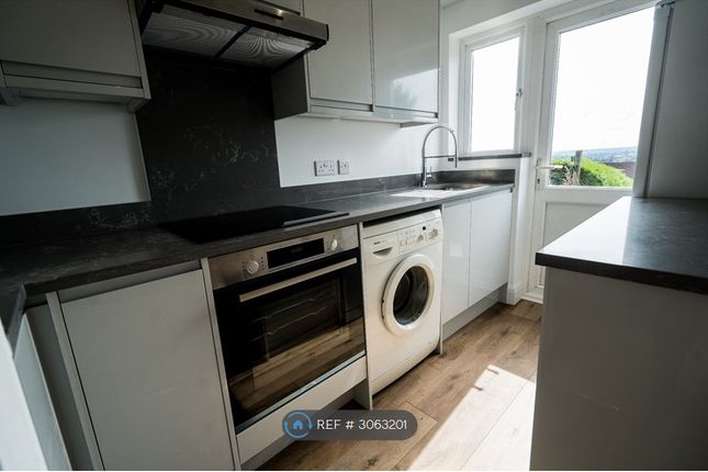 Castlewood Drive, London photo 4