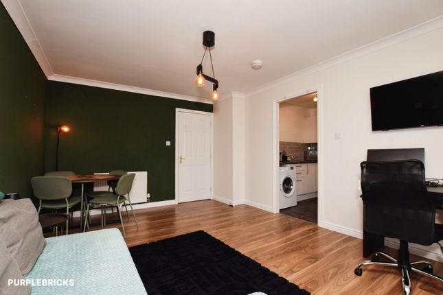 10, Simpson Square, Perth photo 4