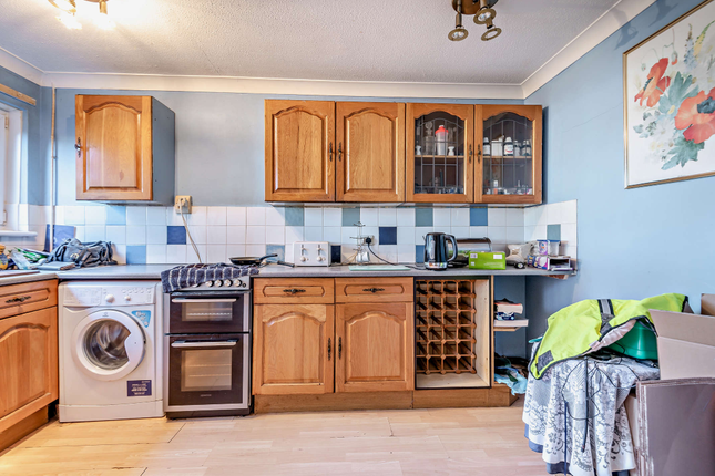 2, Bishopsfield Road, Fareham photo 3