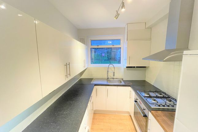 Patterson Court, London photo 3