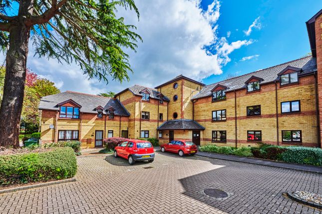 Flat to rent in Brooklands Court, St Albans, Hertfordshire