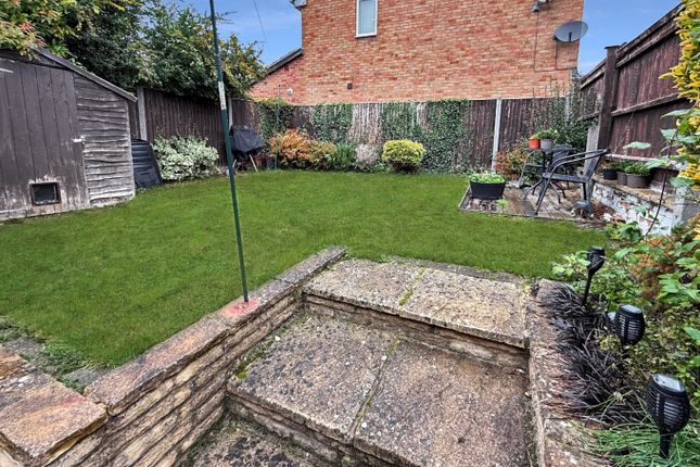 35 Salters Way, Dunstable, Bedfordshire photo 4