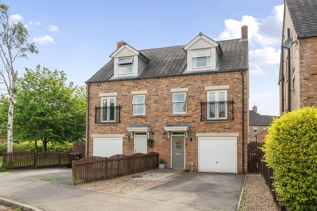 Town house for sale in Oak Way, Selby