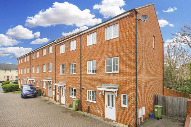 Thumbnail Town house to rent in Downing Close, Bletchley