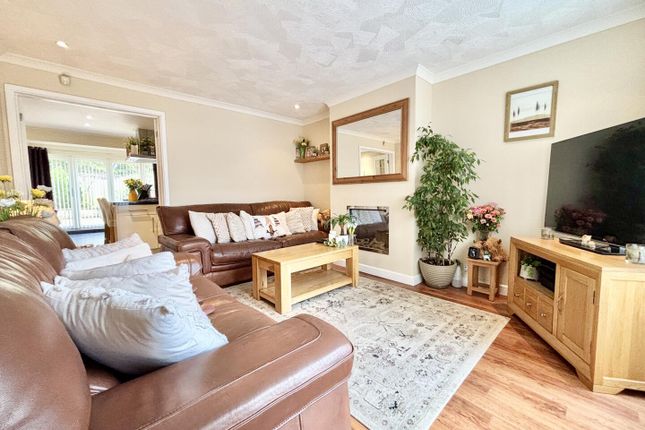 17, Arthursdale Drive, Leeds photo 2