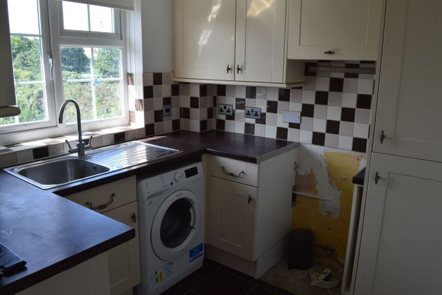 7, Cherry Tree Close, Grays photo 3