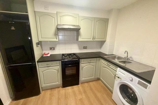 Flat 11, Spicer Court, Stanley Road, Enfield photo 2