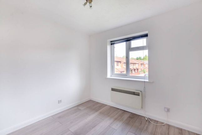 Thumbnail Flat to rent in Oakmead Place, Colliers Wood, Mitcham
