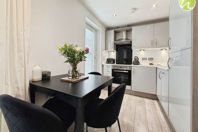 6 Elmwood Court, Stanford-Le-Hope photo 3
