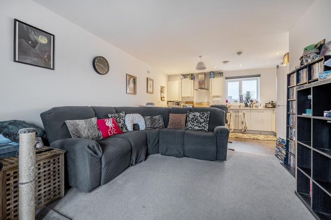 FLAT 5, Fullbrook Avenue, Reading, Reading photo 3