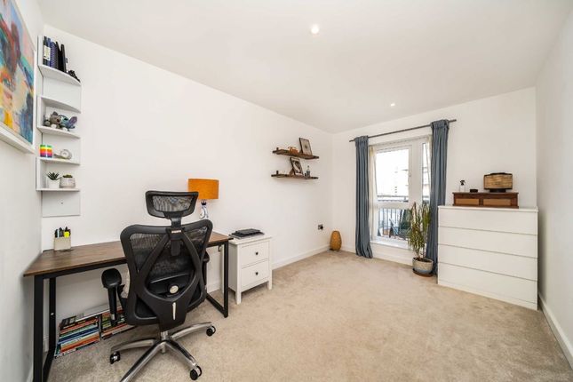 Flat 41, Cornelia House, 3, Caversham Road, London photo 4